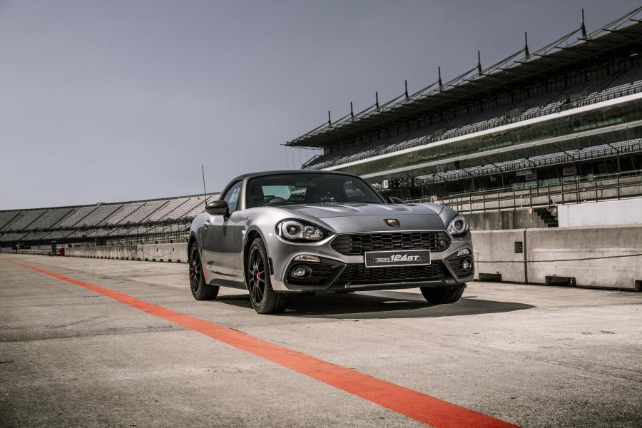  Abarth 124 GT (348) 2018 года  (UK) (фото 3 из 40)
